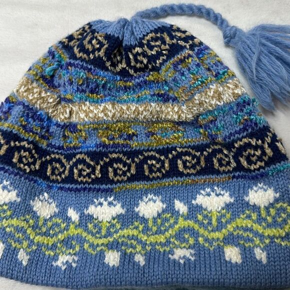 Turtle Fur Women’s Beanie Tassal Ski Hat. - Picture 2 of 8